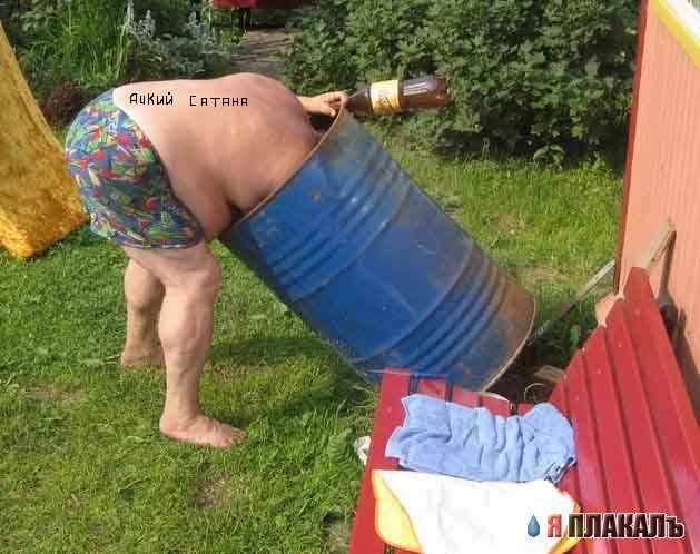 Куда он лезит?