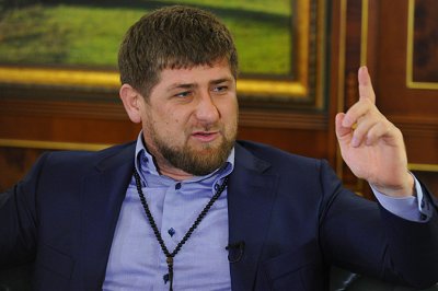 Как 40 чеченцев обломали толпу "ожидателей айфона"
