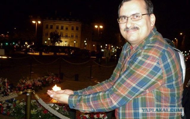 В ворота посольства РФ в Бухаресте врезался автомобиль