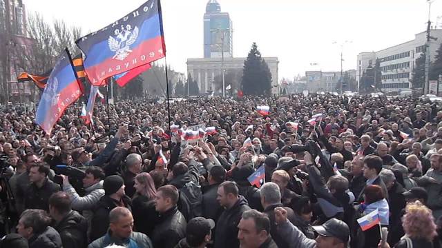 Двое детей и один взрослый погибли после удара беспилотника по гражданскому автомобилю в Курской области.