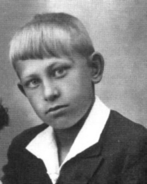 Небольшая фотоподборка известных личностей в детстве и юности