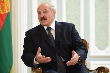 Лукашенко потребовал перевести расчеты с Россией