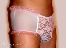 Красивые девушки, измеряющие белье с доставки