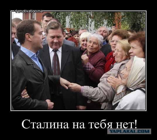 Учительницы вступились за уволенную коллегу, запустив флешмоб с откровенными фото