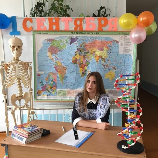 Ослепительные одиннадцатиклассницы 2019 года: Каблуки, помада, кружева
