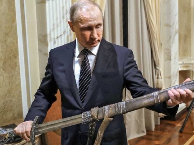 «Кто пойдет воевать за олигархов?» — Сеть бурлит после слов Путина о войне