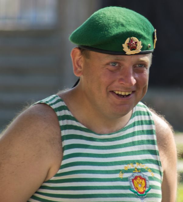 Группа в полосатых купальниках