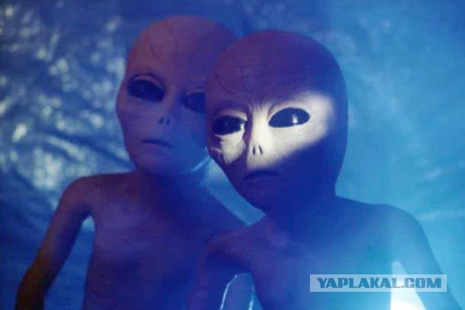Странный гуманойд на трессе в Англии.