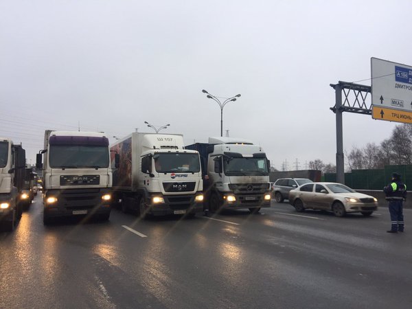 Дальнобойщиков не пускают в Москву,