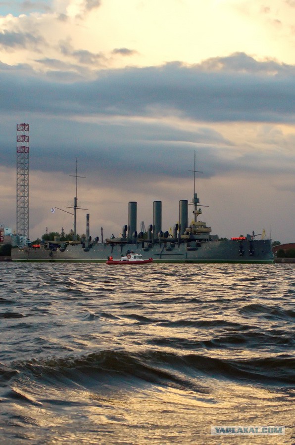 "Аврора" вернулась в Петербург