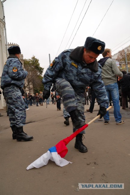 Активистку оштрафовали за исполнение гимна России на митинге