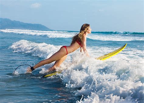 Сёрфинг: Девушка на доске