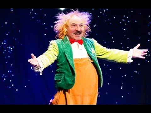 Лукашенко с автоматом. С кем воевать собрался?