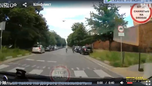 А мог бы ему этот пальчик прямо в ж..у затолкать