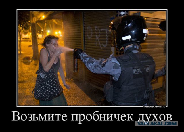 На Таганской мужчина решил пройти в метро без оплаты, но его заметили контролеры — он в отместку распылил перцовый баллончик