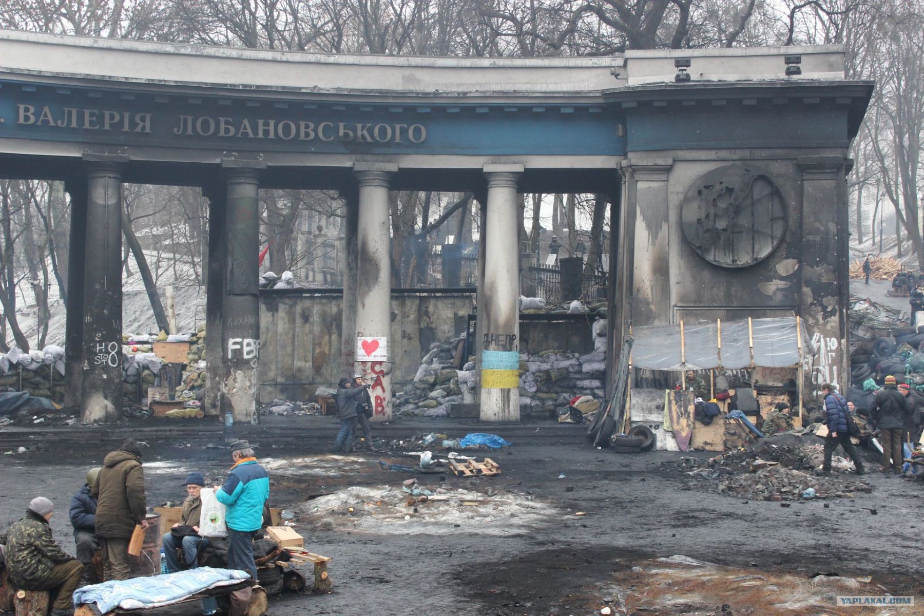 Центр киева сейчас. Центр киева сейчас фото. Площадь майдан незалежности. Улица грушевского в киеве сейчас. Киев центр сегодня.