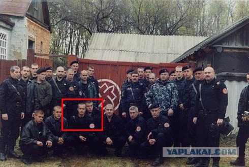 Они приходят с автоматами и закапывают на помойке