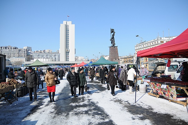 Минпромторг намерен вернуть в города России палатки и ларьки