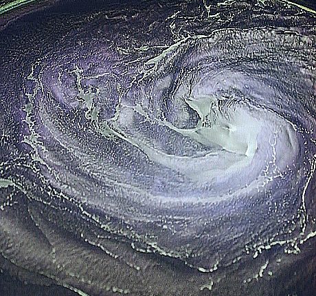 Космический аппарат Juno прислал невероятное фото штормов на Юпитере (3 пикча)