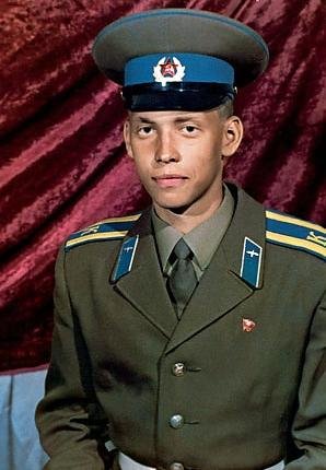 Армейские фотографии знаменитостей