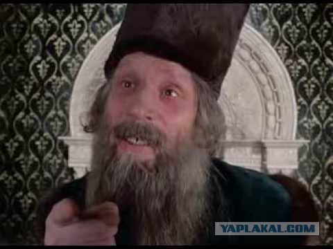 Китайская девушка в кафе