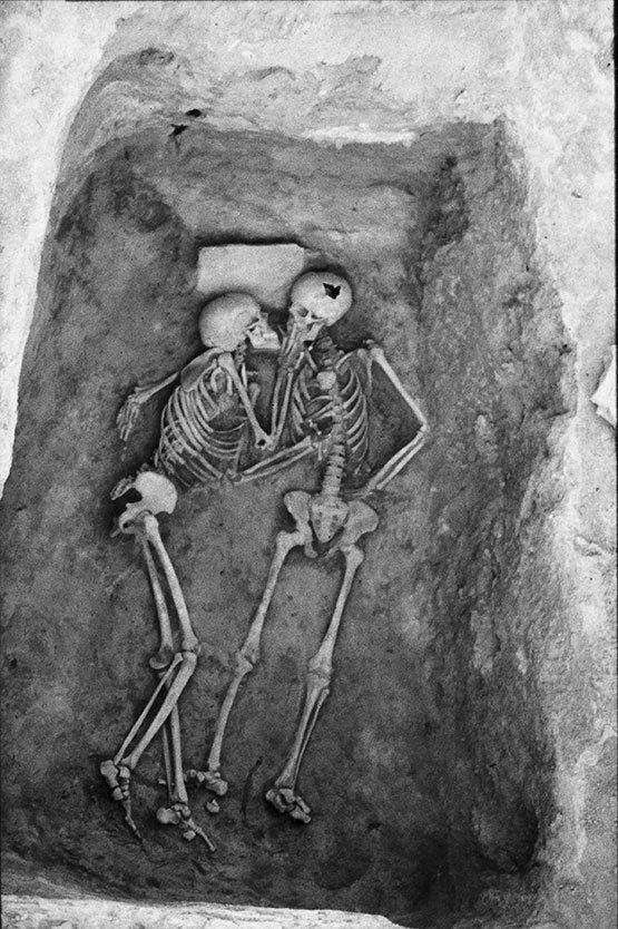 Поцелуй, который длился более 2800 лет... "Влюбленные из Хасанлу". Любовь сквозь тысячелетия? Мумии и скелеты.16.