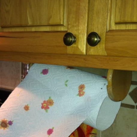 Зашёл на кухню, а там кот гнездится..