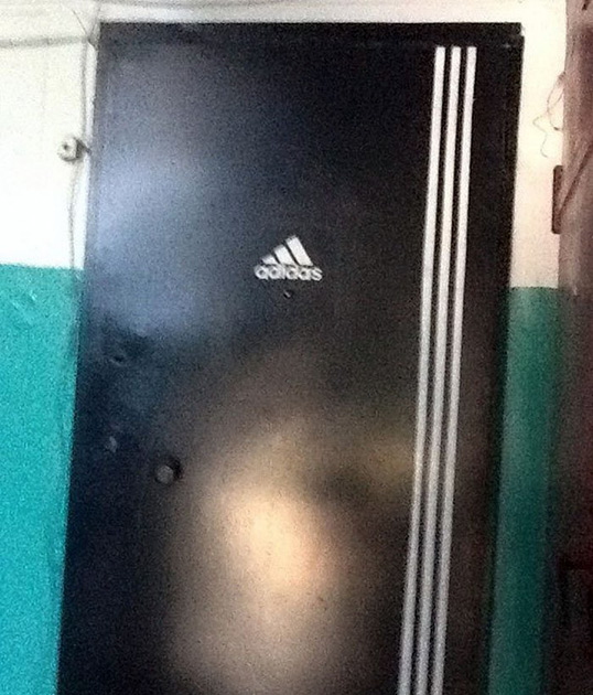 Три полоски Adidas