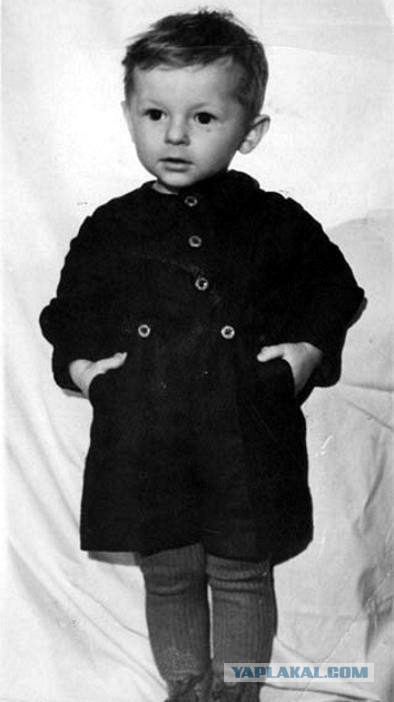 Знаменитости в детстве. Фото из домашних архивов