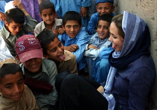 Анджелину Джоли госпитализировали в психиатрическую клинику