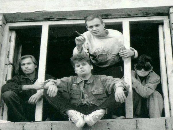 18 выдающихся снимков российских звёзд из 90-х и 00-х, когда все были молодыми и забавными