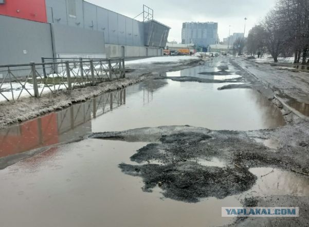 Власти Петербурга объяснили, почему к весне развалились дороги