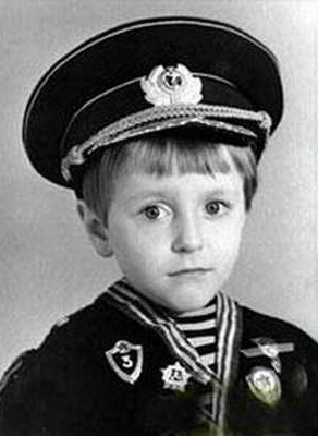 Звезды кино в детстве и юности.