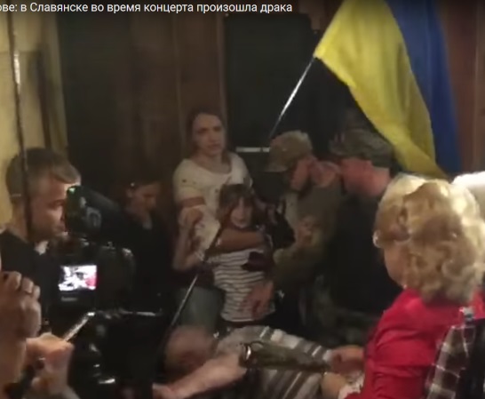 Разбила грамоту об башку