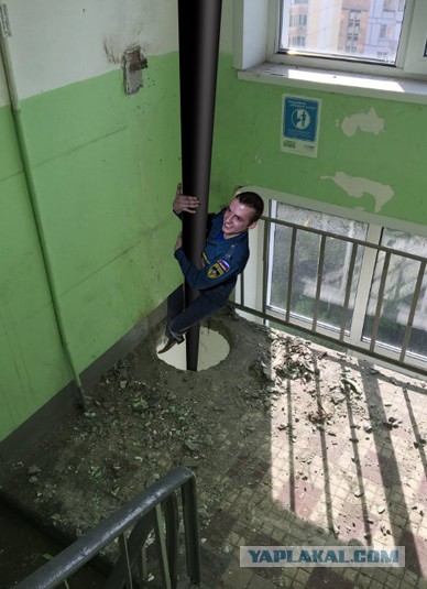 У нас в доме похитили... мусоропровод!