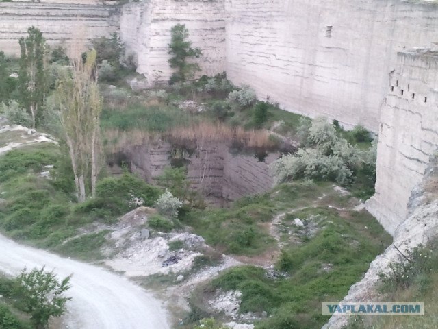 Дыра в земле