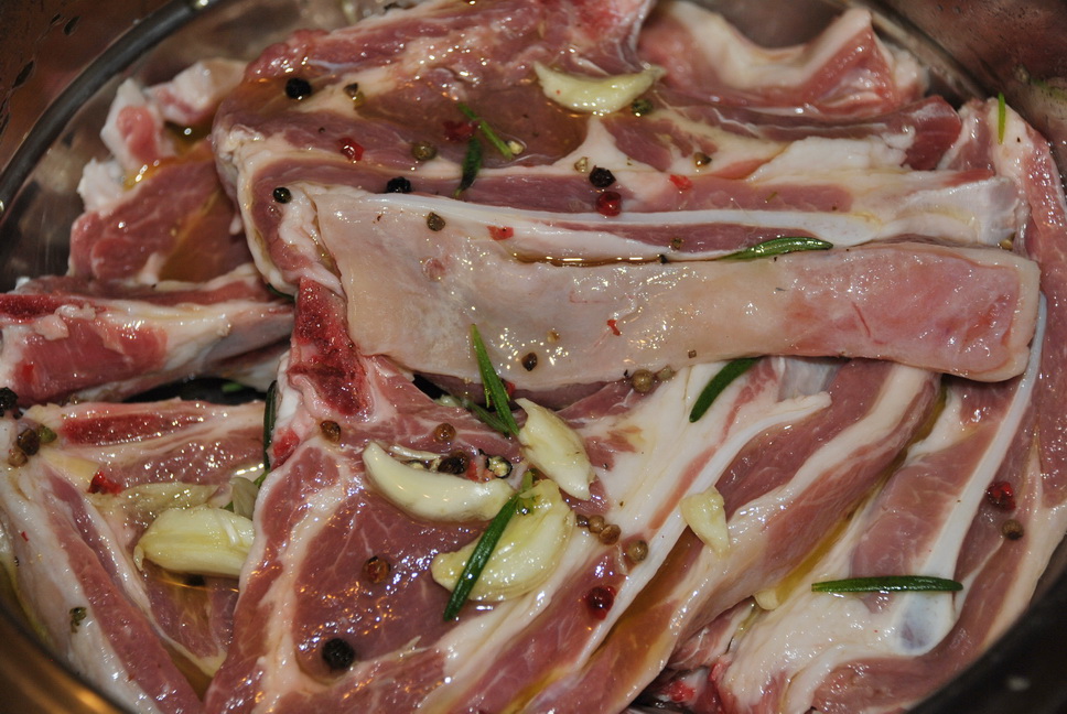 Говядина с грибами по бургундски. Говяжья печень в сметанном соусе. Зона лазерсона пироги. Картошка по бургундски. Говяжье азу.