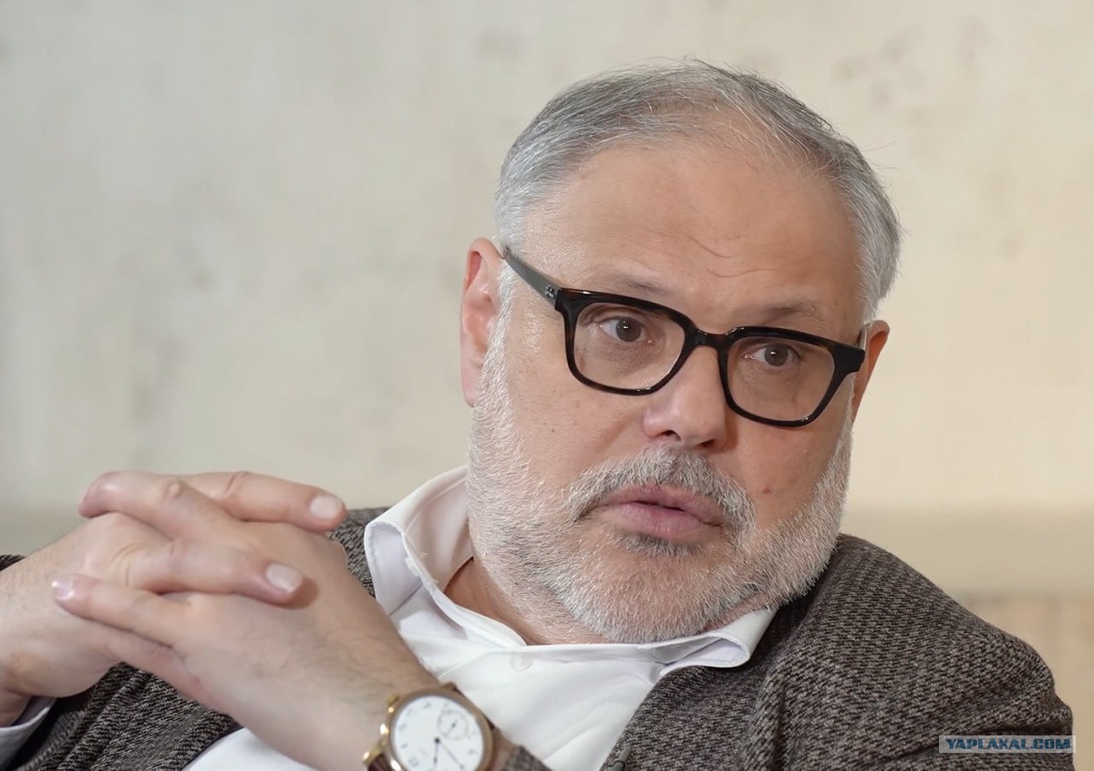 «Снизить не разрешат»: Хазин раскрыл, кто и почему продолжает повышать цены в России после укрепления рубля