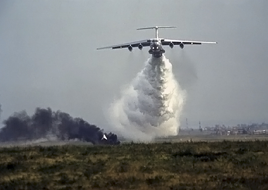 Хватит истерить. Остановитесь. Нотр-Дам спасен. Даже стулья внутри не обгорели.