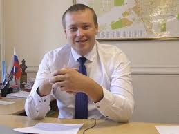 Женщина, очень похожая на первого замглавы Гулькевичского района Олесю Кливцову, избила администратора салона красоты во имя спасения семьи