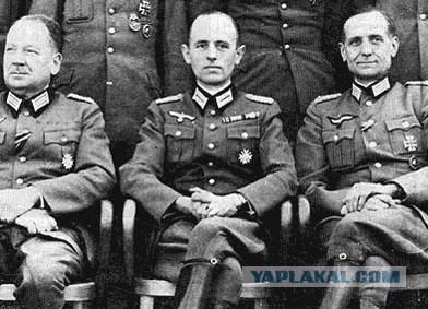 Бронетранспортеры с российскими флагами