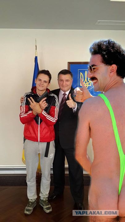 Аваков сфотографировался с вандалом