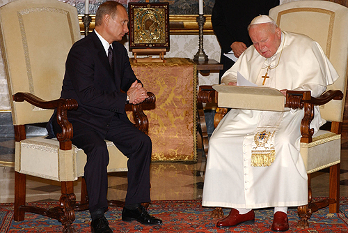 Владимир Путин получил от Папы Франциска медаль