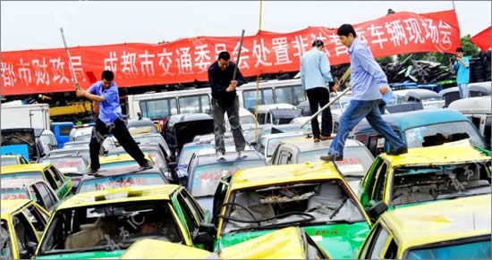 Избиение незаконных такси в Китае