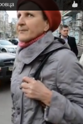 92-х летняя бабушка вразумляет юнца бандеровца
