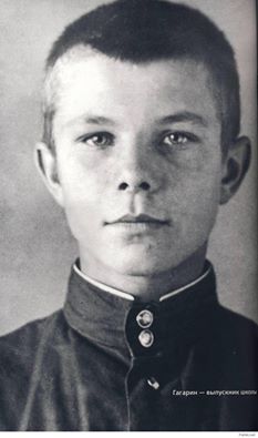 Знаменитости в детстве. Фото из домашних архивов