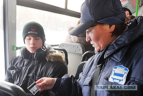 Этим утром пенсионеры и школьники 59 000 раз попытались воспользоваться заблокированными социальными картами в московском метро