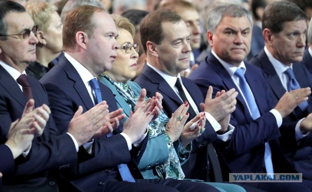 Приветствие Ким Чен Ына