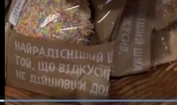 Девушка нашла в одном из магазинов отдельно продающуюся верхушку кулича