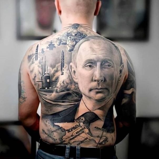 Россияне должны избавиться от татуировок, считают в Госдуме.